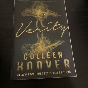 Verity by Colleen Hoover Paperback